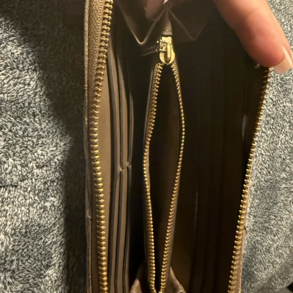 Tory Burch Tan Quilted Wallet - Picture 7 of 8